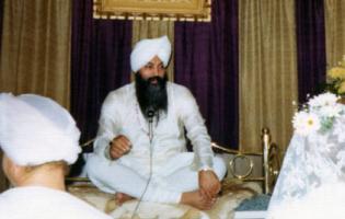 Yogi Bhajan and students